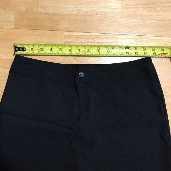 Black mini skirt - Picture 3 of 8